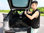 Tesla Model Y L granskning av last- och passagerarutrymme. (Bildkälla: GeekLaii/YT)
