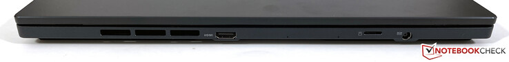 Baksida: HDMI 2.1, microSD-läsare, strömförsörjning