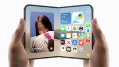 Två händer håller varsin iPhone Duo, en hopvikt och en utfälld