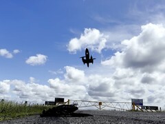 En bild av den nya drönaren som lyfter (Drone Pro Hub via YouTube; beskuren skärmdump)