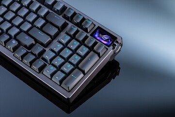 ROG Azoth 96 HE har en OLED-skärm som kan visa viktig systeminformation som GPU- och CPU-temperaturer. (Bildkälla: Asus)