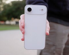 Apple sänker enligt uppgift kostnaderna för skärmarna på iPhone 17 och 17 Air. (Bildkälla: AppleTrack)