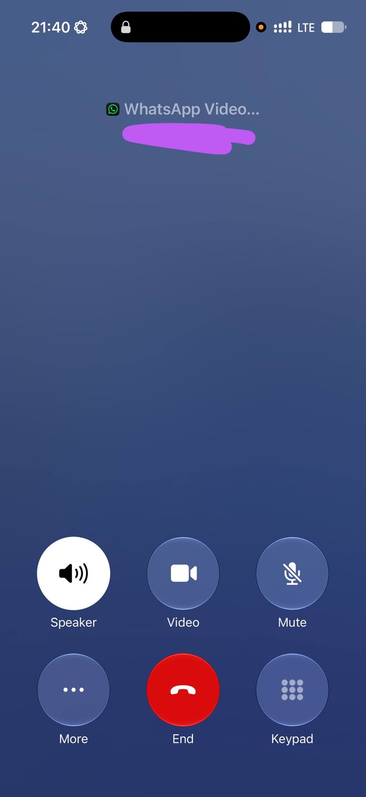 WhatsApp-samtalsgränssnittet på iPhone använder Apples inbyggda mobilskärm