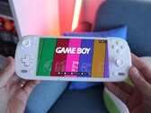 AYN Odin 3 har en 6-tums 1080p OLED-skärm med en uppdateringsfrekvens på 120 Hz.
