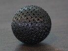 TPU-tryckarbete; bollen mäter 30 mm i diameter och triangelsidorna mäter 3 mm