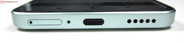 botten: Dubbel SIM-kortplats, mikrofon, USB-C 2.0, högtalare