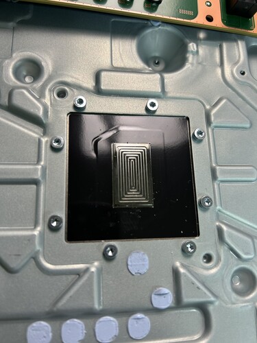 Ny PlayStation 5 Slim-applikation i flytande metall (bildkälla: @Modyfikator89 på X)