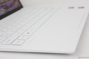 Finns i färgalternativen Glacier Silver eller Ceramic White