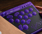8BitDo har samarbetat med Vxbao och Zhen Esports-spelare för Arcade Controller Transparent Purple Signature Edition. (Bildkälla: 8BitDo)