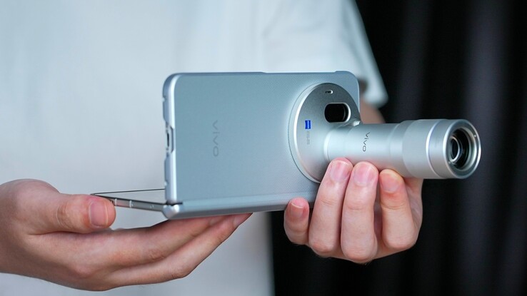 Vivo X Fold6 är kompatibel med Vivo Zeiss Telephoto Extender Gen 2