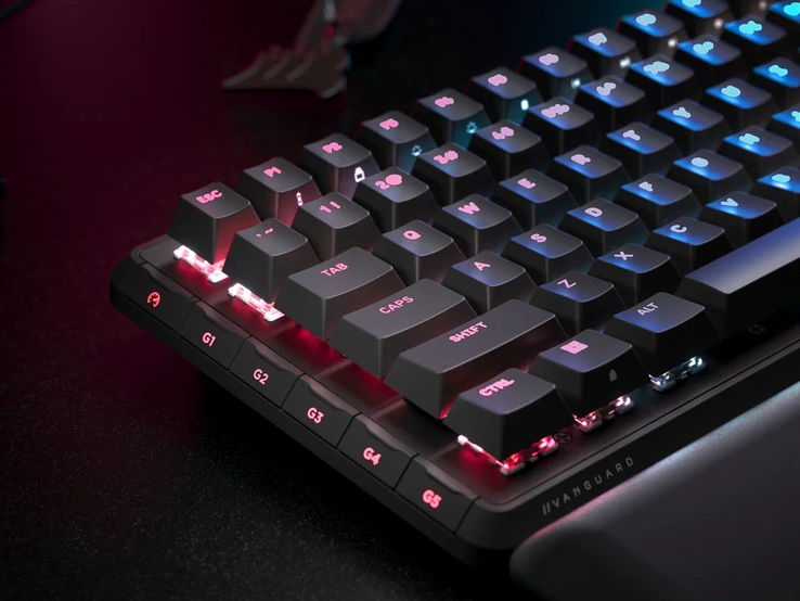 G-knappar med låg profil (på bilden). Som standard låter spellägesknappen spelare låsa in sig genom att växla upp RGB-belysningsprofilen. (Bildkälla: Corsair)