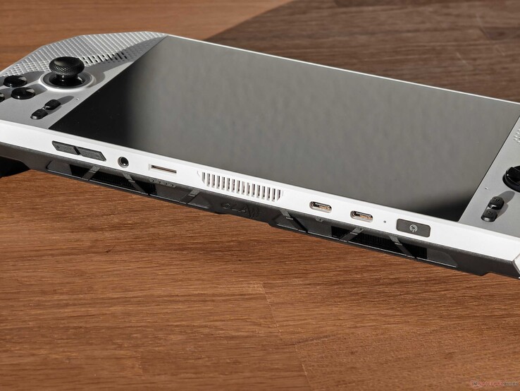 Portar: Volymknappar, 3,5 mm audio, microSD-kortläsare, 2x USB-C 4.0 med Thunderbolt 4 (40 Gbit/s, DisplayPort ALT-läge, Power Delivery 3.0), strömknapp med fingeravtrycksläsare