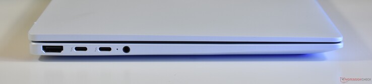 vänster: HDMI, 2x Thunderbolt 4, 3,5 mm ljuduttag