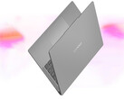 IdeaPad Slim 5i Ultra kommer att finnas tillgänglig från och med juni 2026. På bilden: en kampanjbild som visar den bärbara datorns tunna design.