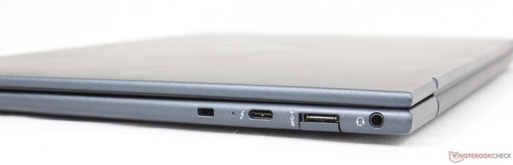 Just det: Nano lock slot, USB-C 4 med Thunderbolt 4 + DisplayPort 1.4 + Power Delivery, USB-A 5 Gbps, 3,5 mm headset
