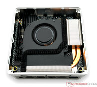 Minisforum Venus Series NAB9 med borttaget bottenlock