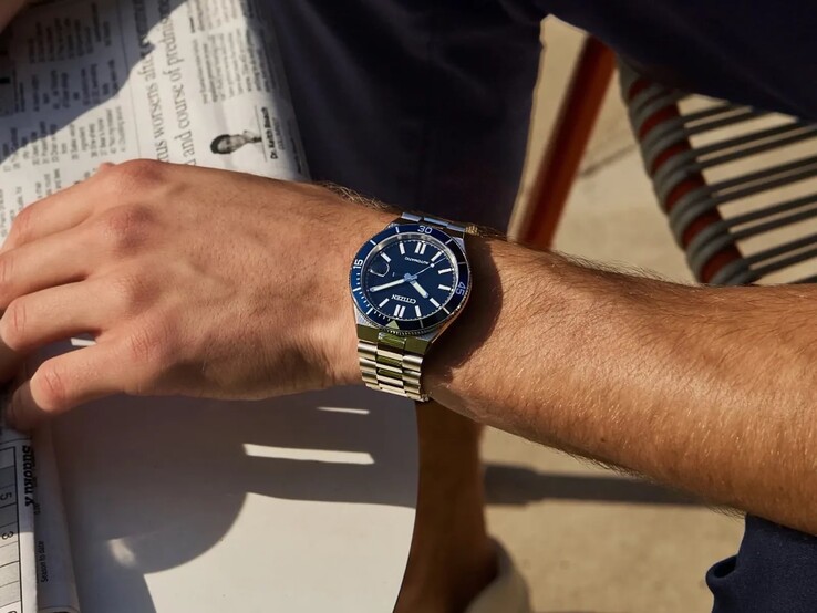 Citizen NJ0230-59L med en djupblå urtavla