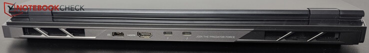 Baksida: Strömförsörjning, HDMI, 2x USB-C TB 5
