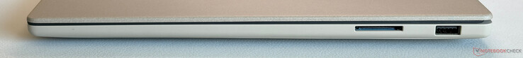 Höger sida: SD-kortläsare, USB-A 3.2 Gen.2 (10 Gbps)