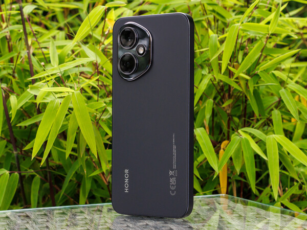 Honor 400 (bilden) kommer att få en efterföljare i år med några viktiga specifikationer oförändrade. (Bildkälla: Notebookcheck)