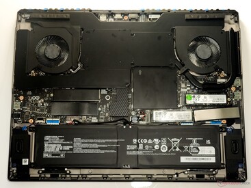 MSI Titan 18 HX AI: Interna funktioner