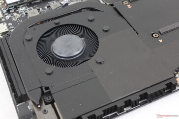 Fläktarna är tysta när de körs utan krav, men de blir höga när man spelar