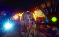 Judas skärmdump som visar kvinna som lutar sig mot glas