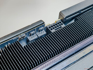 VBIOS-switch, fläkthuvuden och 12V-2x6-kontakt