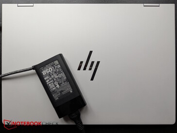 Det lilla 65-watts nätaggregatet