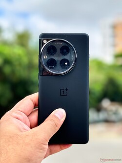 OnePlus 12 5G i silkeslen svart