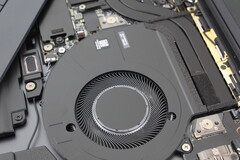 XPS 16 briljerar verkligen när den konfigureras med Core Ultra X7, även om den kräver mer kraft och går högre upp i varv