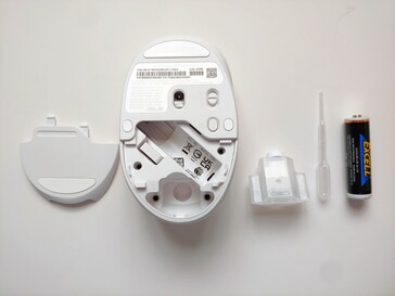 En doftflaska inuti batterifacket på musen (Bildkälla: Notebookcheck)