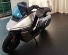 Omoway OMO X självbalanserande elmotorcykel visades upp under företagets globala lanseringsevent i Singapore.