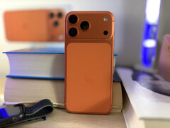 Apple iPhone 17 Pro Max finns i 3 färgvarianter. Cosmic Orange är överlägset den mest slående. (Bildkälla: Notebookcheck)