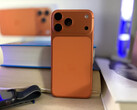 Apple iPhone 17 Pro Max finns i 3 färgvarianter. Cosmic Orange är överlägset den mest slående. (Bildkälla: Notebookcheck)