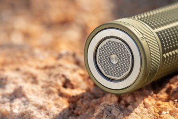 Bakbrytaren ger tillgång till turbo- och hög ljusstyrka, med möjlighet till momentan påslagning.