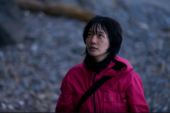 Jun-hee är säsongens mest bräckliga hopp; hennes närvaro i sig omformulerar kostnaden för överlevnad och avslöjar den känslomässiga skräcken i spelets kärna. (Bildkälla: Netflix)