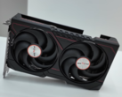 Sapphire Pulse RX 9060 non-XT-modellen som visas här är ett ganska litet kort. (Bildkälla: Technosaurus på YouTube, redigerad)