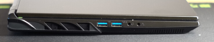 2 x USB typ A 3.2 Gen1, hörlursutgång (4 poler för headset), 2-i-1-ljud (mikrofoningång eller S/PDIF optisk)