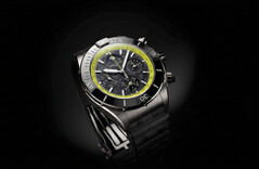 Breitling Super Chronomat B19 44 Perpetual Calendar Chronograph med en urtavla i kolfiber, limegrön takymeterskala och mörk boett.