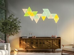 Philips Hue Wall Light Module ansluts till kompatibla Nanoleaf-paneler enligt bilden.