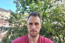 Selfie med den främre kameran på 9 MP på Honor Magic Pad3