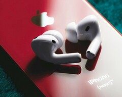 Den tredje generationen Apple AirPods Pro sägs kunna mäta hjärtfrekvens och hudtemperatur. (Bildkälla: Omid Armin)