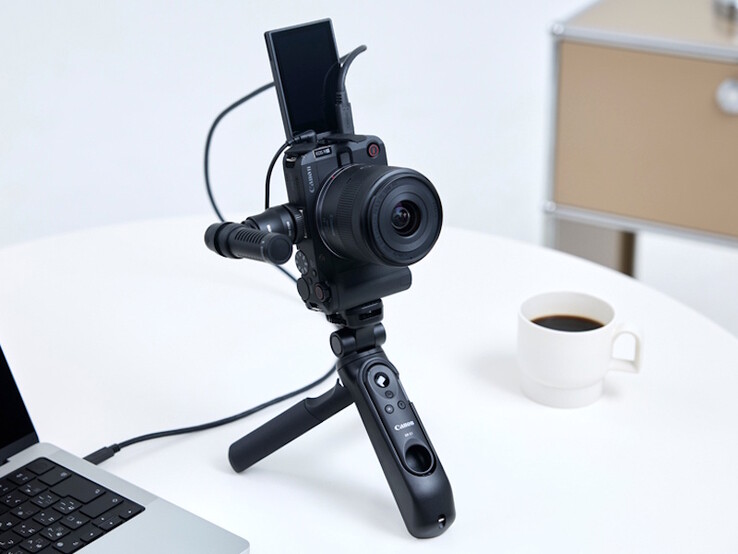 Canon EOS R50 V-kameran kan trådlöst livestreama uppdateringar på sociala medier i horisontell och vertikal riktning tack vare dubbla stativfästen. (Bildkälla: Canon)