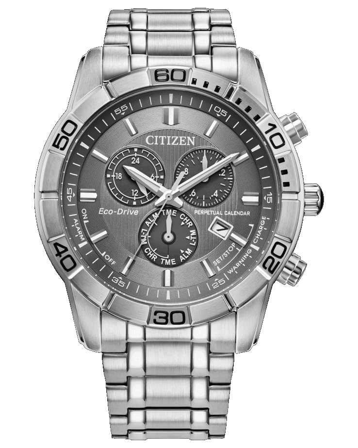 Citizen Classic Eco-Drive-kronograf med grå urtavla, borstad 44 mm-boett i rostfritt stål, fast 60-minuters bezel och tre suburtavlor.