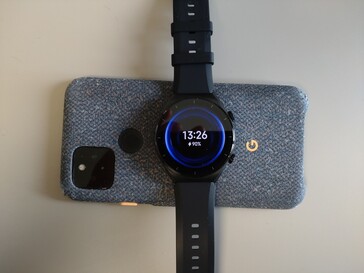 Trådlös laddning i omvänd riktning är också möjlig med Xiaomis smartwatch.