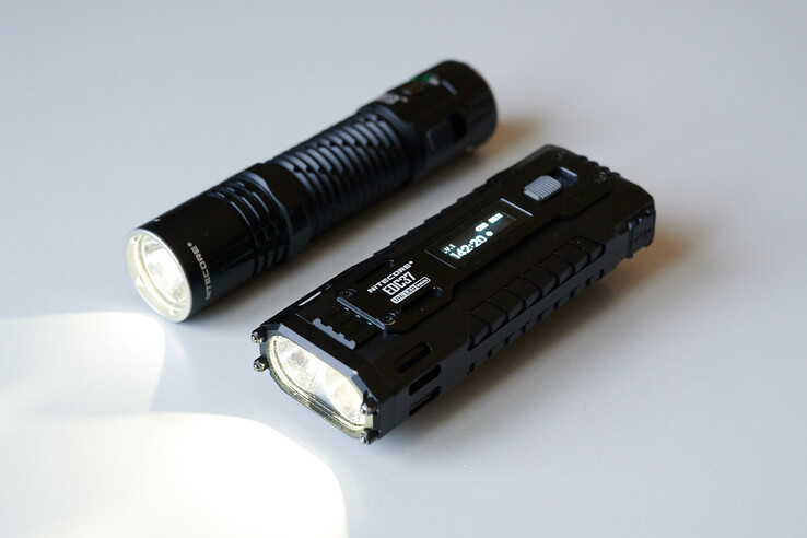 EDC37 bredvid en EDC33 (Bildkälla: Andreas Sebayang/Notebookcheck.com)