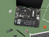 Ett reklamfoto av Framework Laptop 13 som visar dess interna delar