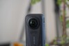 Insta360 X6 är utrustad med ett par större 1/1,1-tums sensorer