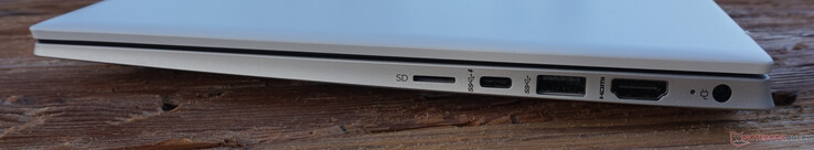 microSD, USB-C (Power Delivery, DP 1.4, 10 Gbit/s), USB 3.2 Gen1, HDMI 2.0, strömförsörjning